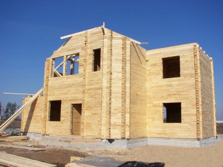 Строительство дома из бруса: плюсы и минусы